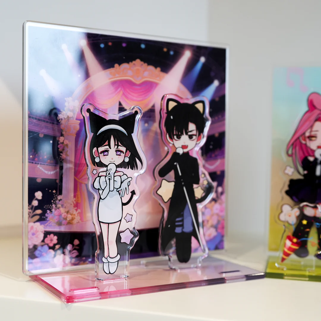 How Acrylic Standees Enhance Desk, Shelf, and Store Displays